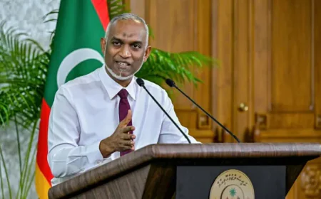 Maldives president holds record 15-hour press conference