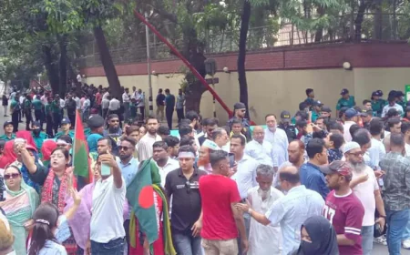 Khaleda Zia's Gulshan residence swarmed with massive crowds