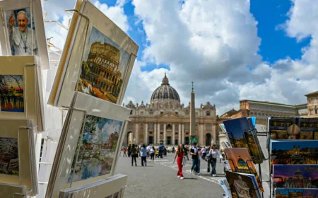 Cardinals to move into Vatican on eve of conclave