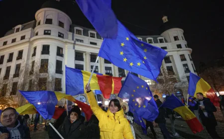 Thousands Attend Pro-EU Rally in Romania Ahead of Presidential Run-Off