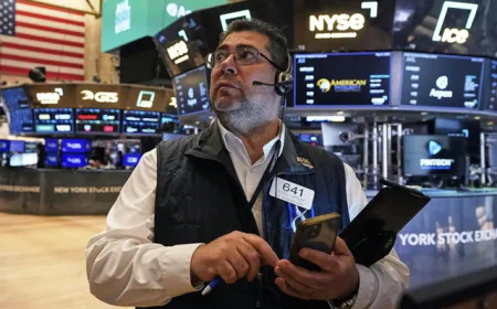 US Stocks Close Mostly Higher Despite Mixed Economic Data