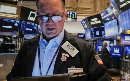 US Stocks Extend Weekly Gains on Trade Deal Hopes