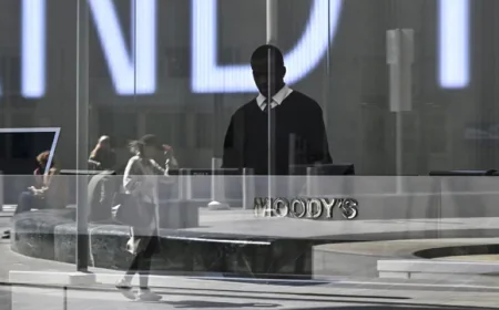 Moody's Downgrades US Credit Rating, Stripping Final Triple-A Status