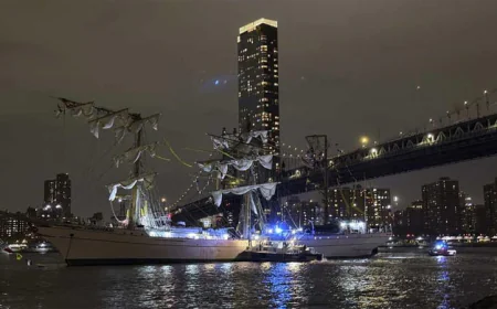 Mexican Navy Training Vessel Strikes Brooklyn Bridge in New York