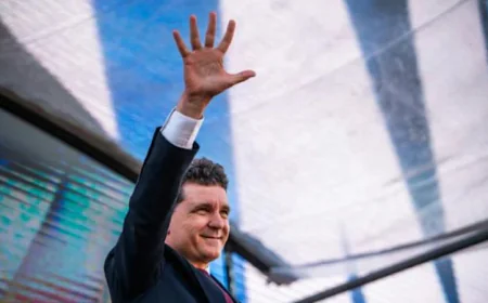 Nicusor Dan, Pro-EU Candidate, Advocates for Change in Romania