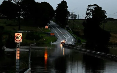 Eastern Australia Flooding Eases, Stranded Residents Remain