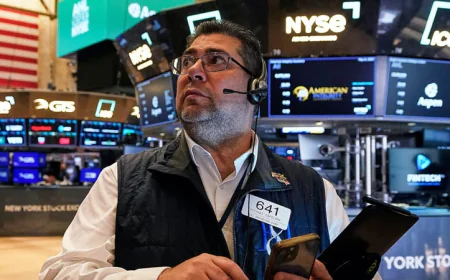 US Markets Climb as Tariff Fears Ease, Yields Drop