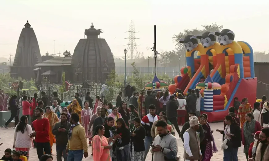 Six crushed to death in India temple stampede