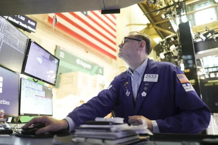 Wall Street Pauses as Investors Await China Trade Developments