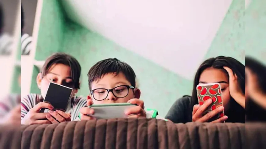 New Zealand PM Seeks to Restrict Social Media Access for Children Under 16