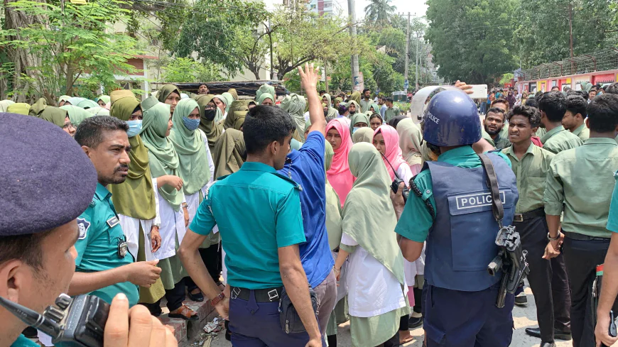 10 hurt in group clash in Rajshahi Nursing College