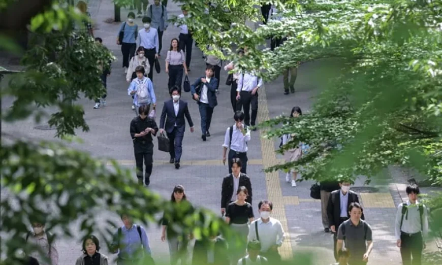 Japan Records First Economic Contraction in a Year