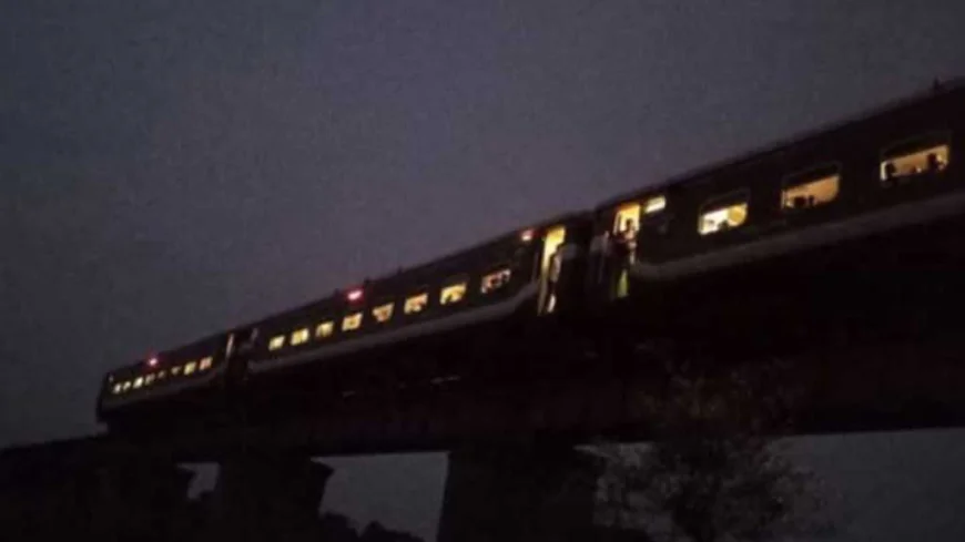 Mohanganj Express Coupling Fails, Engine Detaches from Coaches Midway