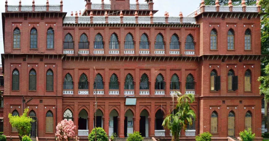 ‘Sada Dal’ Teachers Form Human Chain Demanding Justice for Shammo and a Safer Campus
