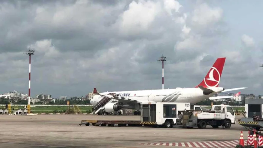Bird Strike Forces Turkish Airlines Flight to Return to Dhaka After Takeoff 1/2