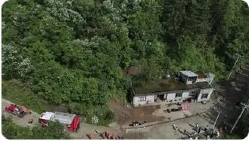 China Landslides Kill 4, 17 Reported Trapped: State Media