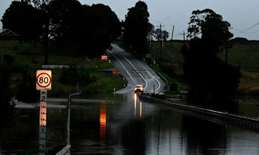 Eastern Australia Flooding Eases, Stranded Residents Remain
