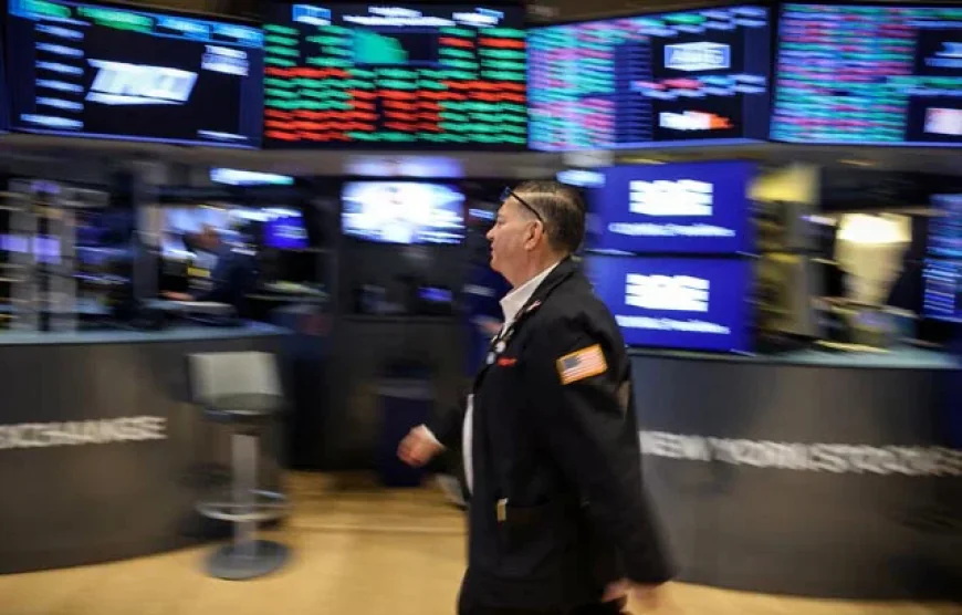 Investors Cautious as Trump Trade War Clouds Market Outlook