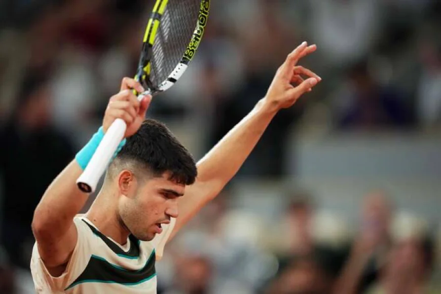 Alcaraz Through to Last 16; Swiatek, Sabalenka Also Advance