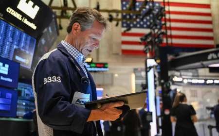 US Stocks Close Higher as Investors Brush Off Trade Tensions