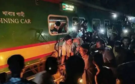 Three Killed as Train Plows Through Vehicles on Kalurghat Bridge