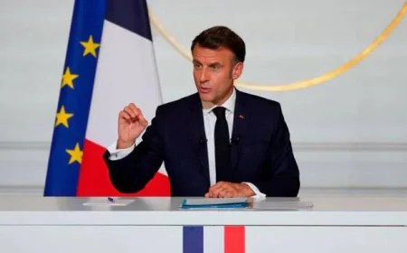 Macron Lands in Greenland to Reinforce EU Backing After Trump Threats