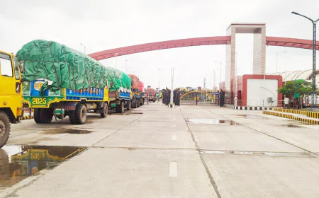 Benapole port resumes export-import after Eid holiday