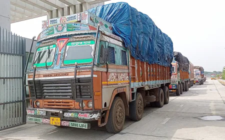 Benapole port open on weekly holiday