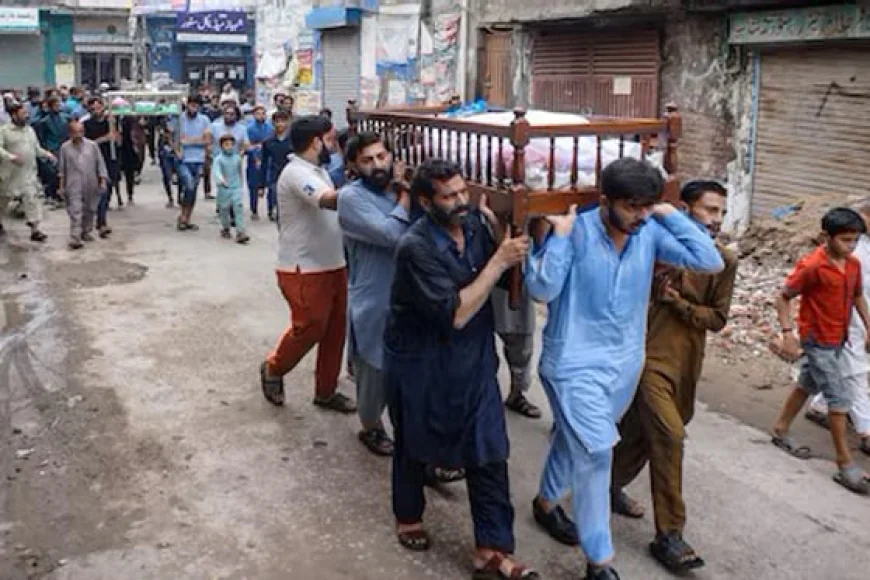 Flash floods and heavy rain kill 32 in Pakistan - The Daily Tribunal