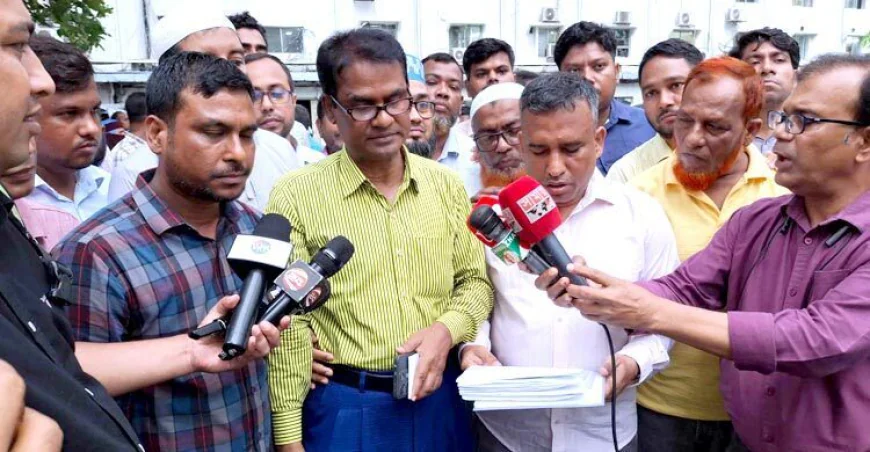 Govt Staff Protest at Secretariat, Target 3 Advisers with Memos