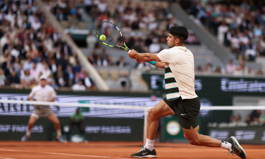 Alcaraz Dominates to Reach French Open Semi-Finals