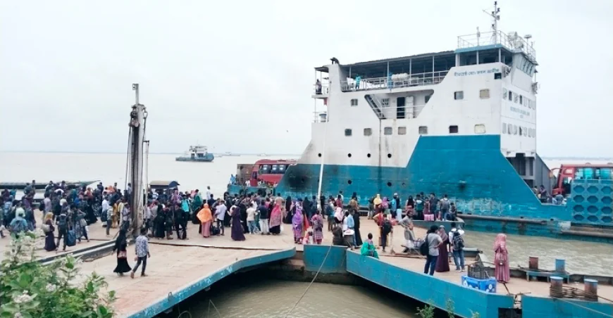 Traffic Builds Up at Paturia Ghat Amid Eid Rush