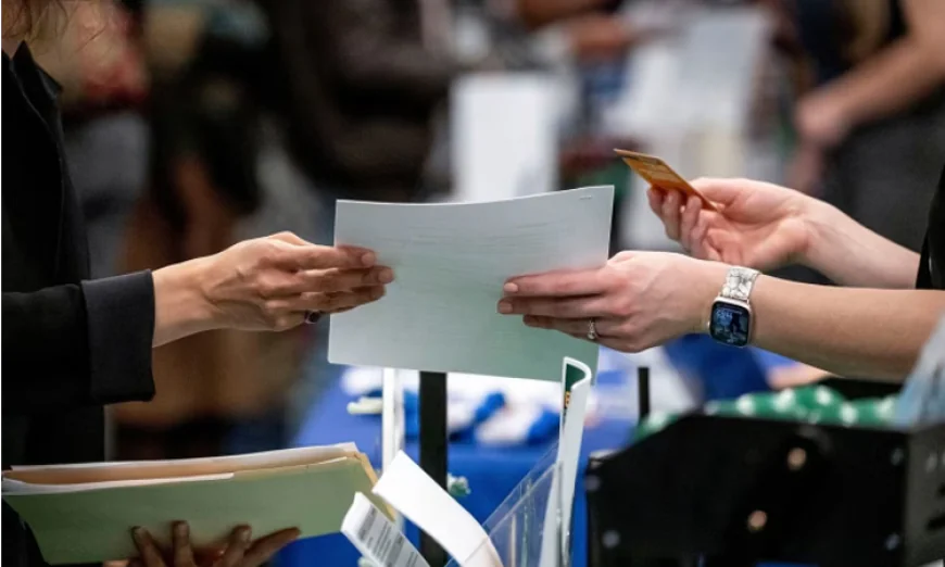 US Job Growth Slows, Beats Forecasts