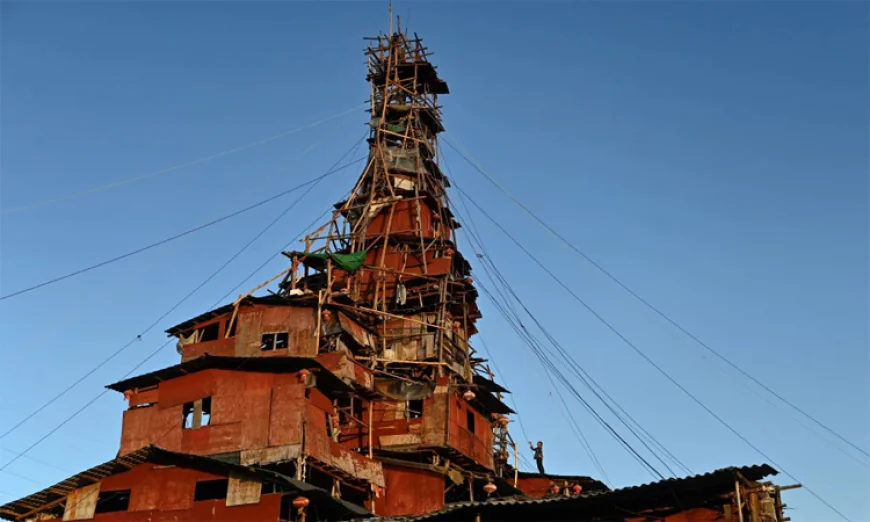 Chinese Man Defies Demolition Order, Builds Unusual Rural Home