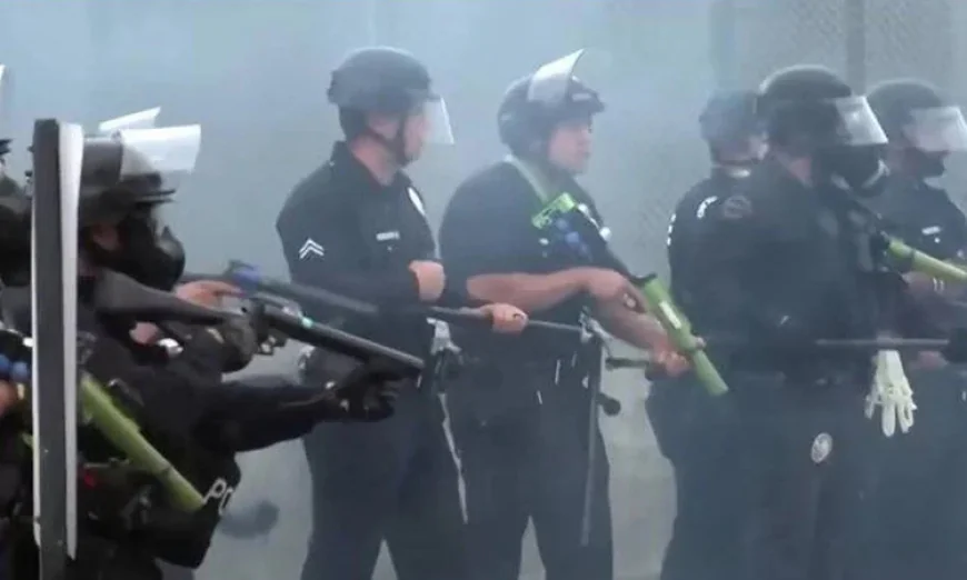 US Agents, Protesters Clash Again in Los Angeles Over Immigration Raids