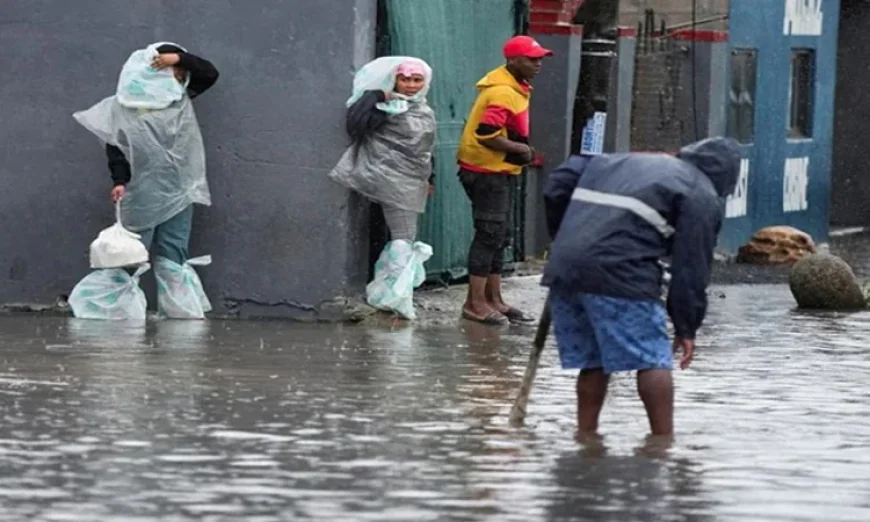 South African President Surveys Flood Damage in Eastern Cape