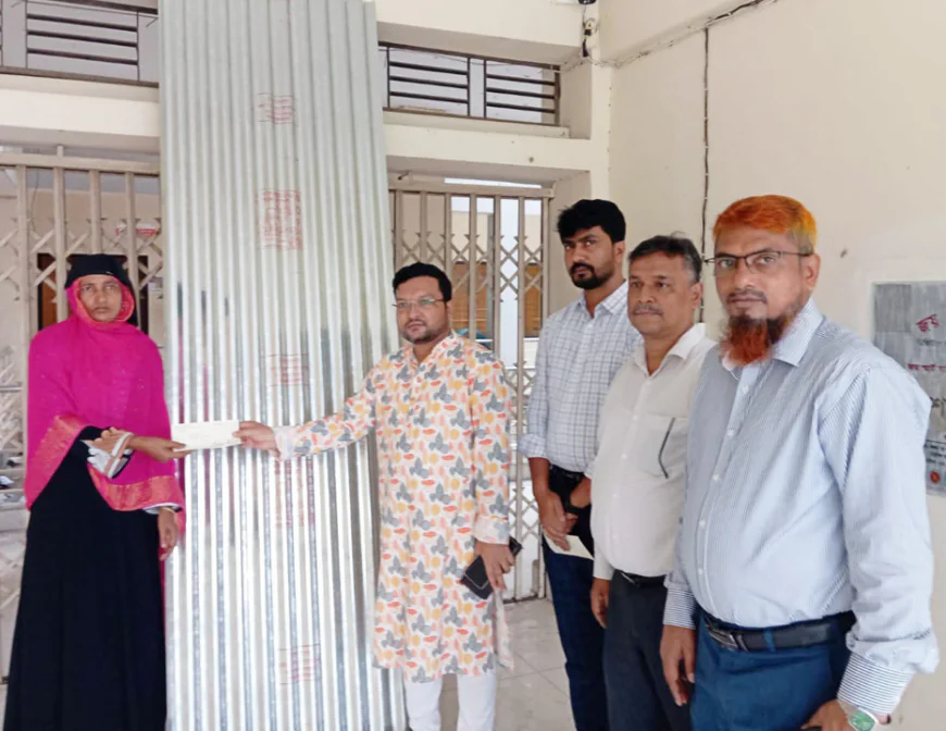 6 families get tin, cheques in Kachua