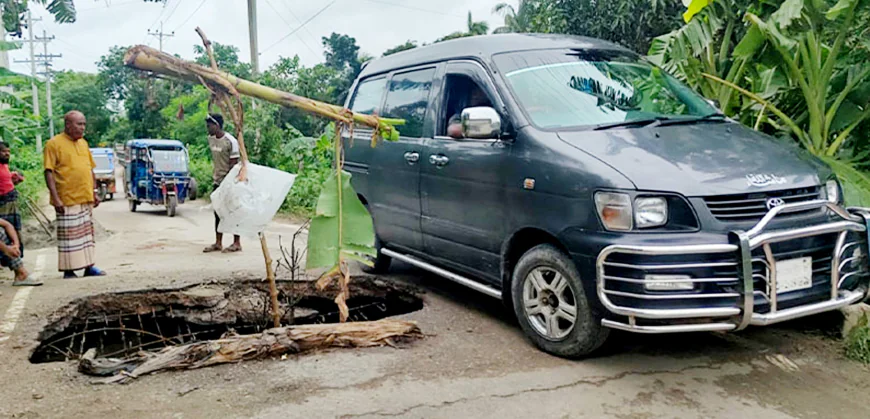 Commuters suffer as bridge collapses in Nabinagar