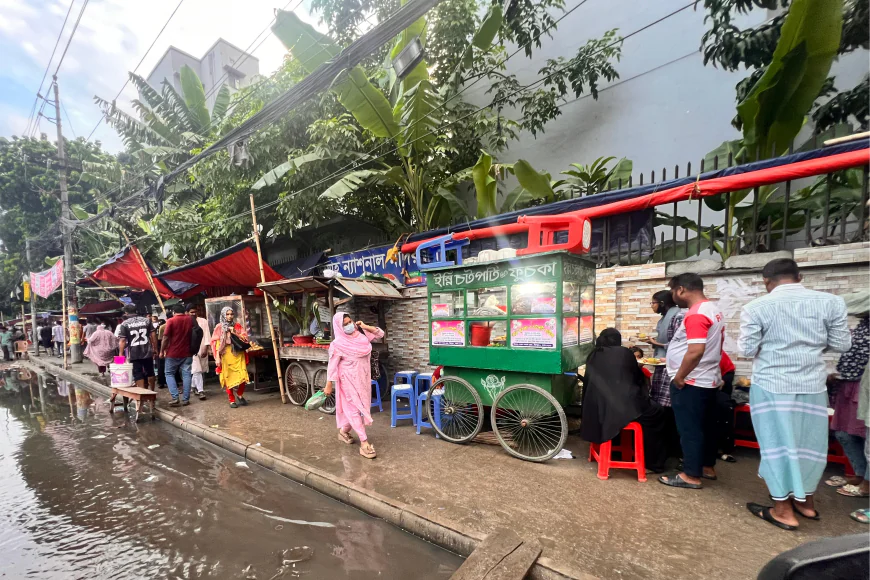 Encroachment on Footpath in Front of Mirpur-1 Chinese Restaurant Obstructs Public Movement