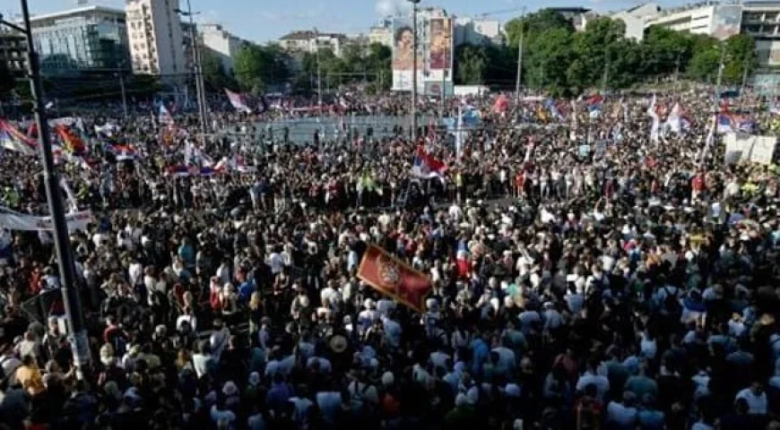 140,000 Rally in Belgrade, Intensifying Demands for Elections