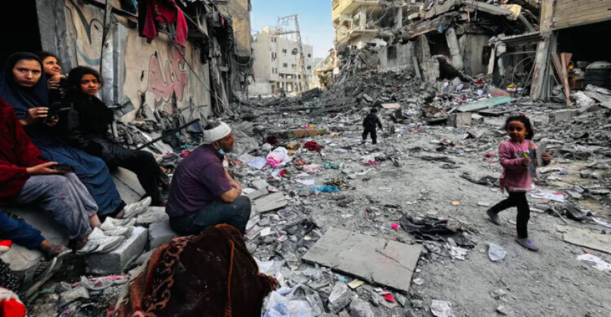Israeli Strikes in Gaza Kill 72, Including Aid Seekers
