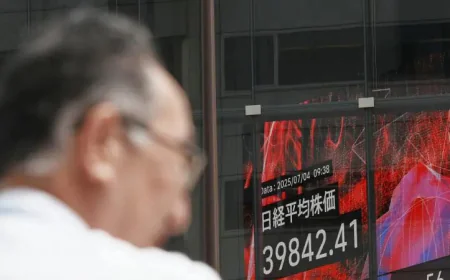 Asian Markets Dip as Trump’s August 1 Tariff Deadline Approaches