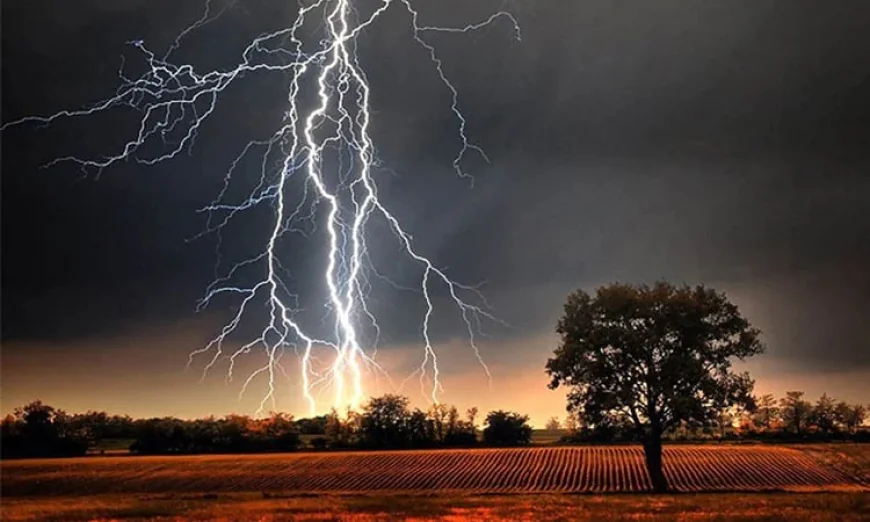 Satkhira man dies after being struck by lightning