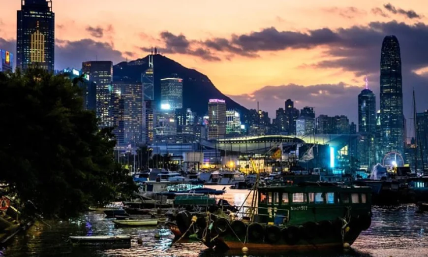 Hong Kong Stocks Rally, Yen Strengthens as Ishiba Vows to Stay