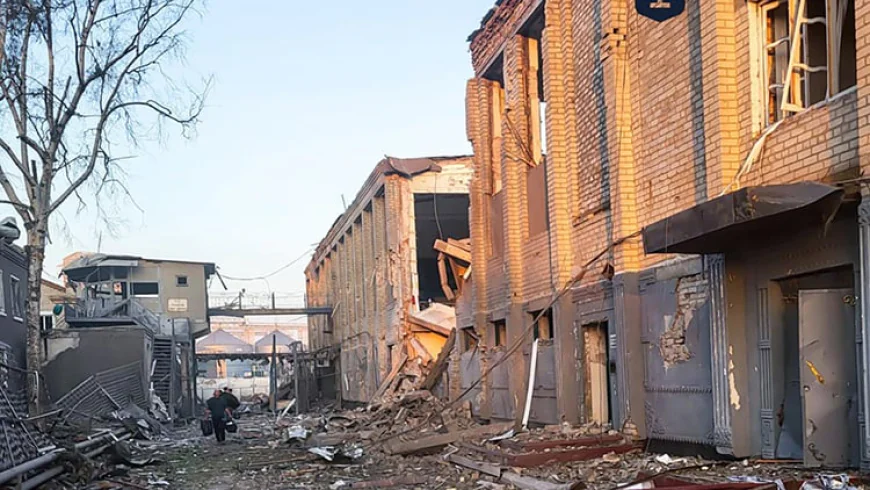 Russia Kills 25 in Ukraine Amid Kremlin’s Claims of Commitment to Peace