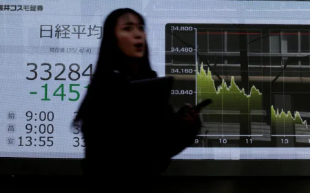 Japanese Stocks Decline Following Release of US Economic Data