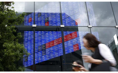 Asian Markets Climb as Traders Brush Off Trump’s Chip Sector Threat