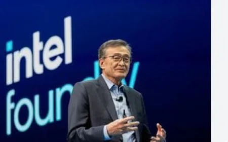 Trump Demands Intel Chief Step Down Without Delay