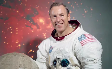 Jim Lovell, Apollo 13 Commander, Dies at 97