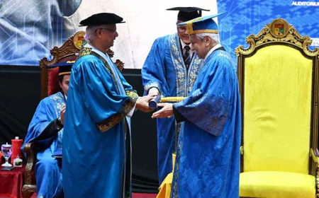 Prof Yunus Awarded Honorary Doctorate by UKM